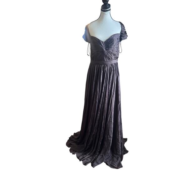 NWT Reem Acra dress. Size 12 wedding dress retail 7000$ 100 percent silk